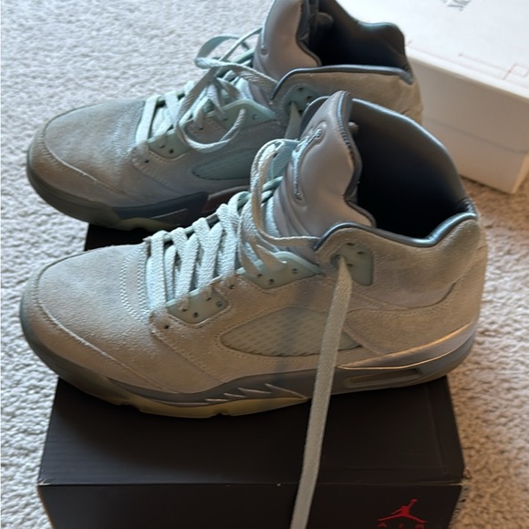 Women’s Jordon retro 5 - Picture 1 of 3